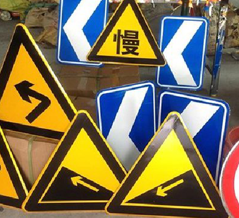 简阳标识标牌中颜色的确定是很重要的。